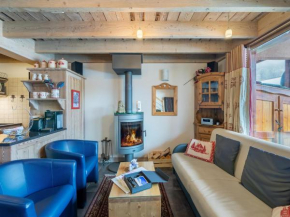 Appartement cosy au pied des pistes avec mezzanine, poêle à bois et services inclus pour 4 personnes - FR-1-570-28
